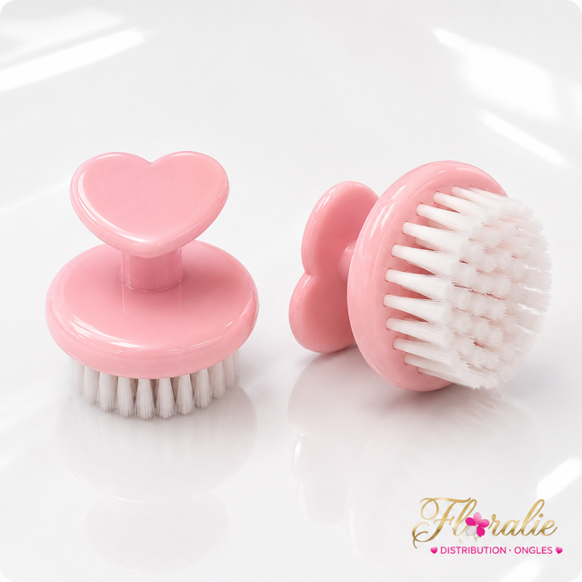 Petite brosse à manucure — Rose
