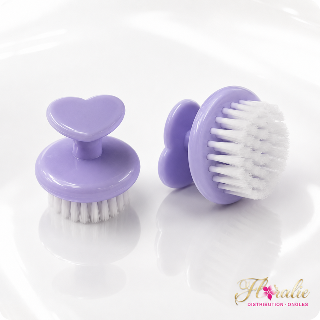 Petite brosse à manucure — Lilas